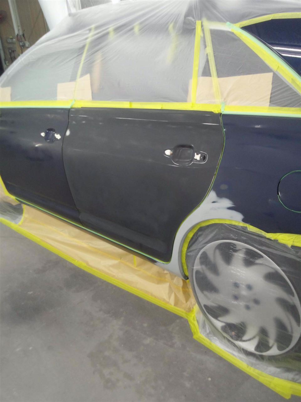 東京都立川市の車の板金塗装修理工場　ガレージローライドのトヨタ　マークXジオの左側面のキズ　へこみ　の板金　修理　塗装　です。