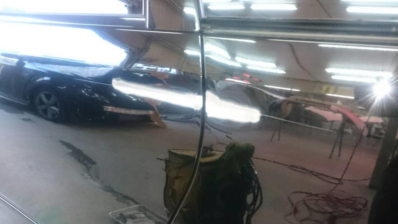 立川市の車の板金塗装修理工場　ガレージローライドのトヨタ　アルファードの左スライドドア・リヤフェンダのキズ　へこみ　の板金　修理　塗装　です。