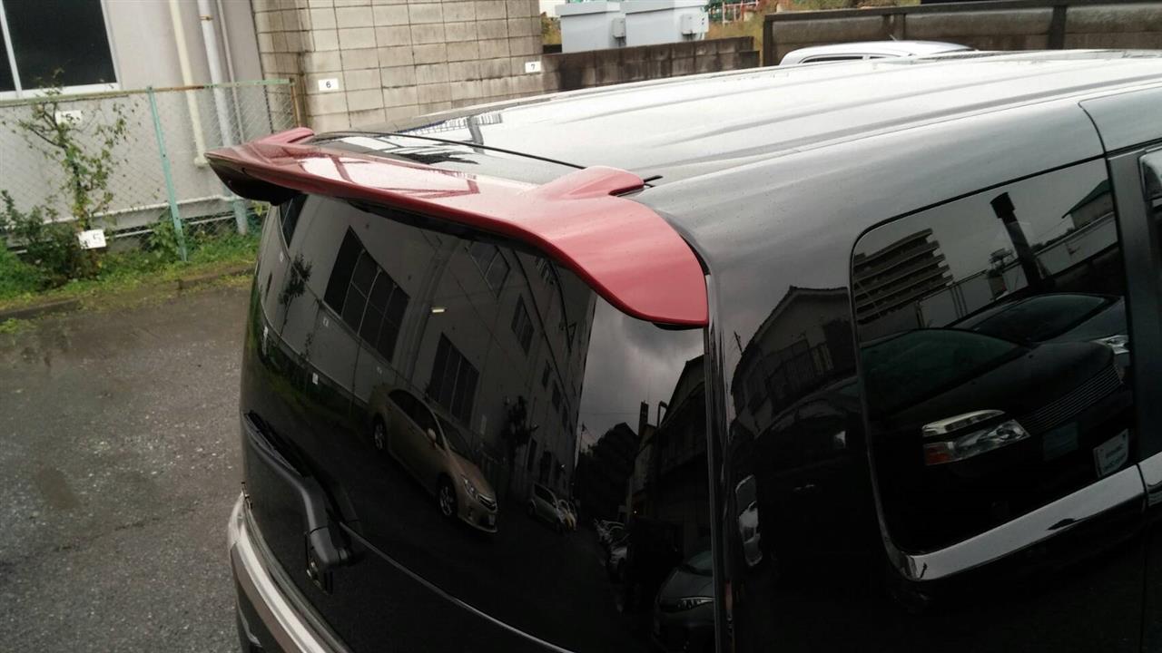 立川市の車の板金塗装修理工場　ガレージローライドのホンダ　ステップワゴンのカスタムペイント等です。