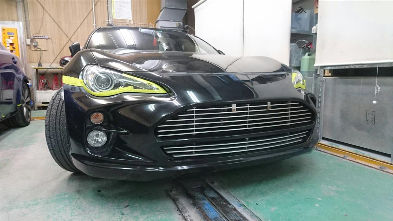 立川市の車の板金塗装修理工場　ガレージローライドのトヨタ　86のDAMD製フロントバンパ等エアロパーツ塗装・取り付けです。