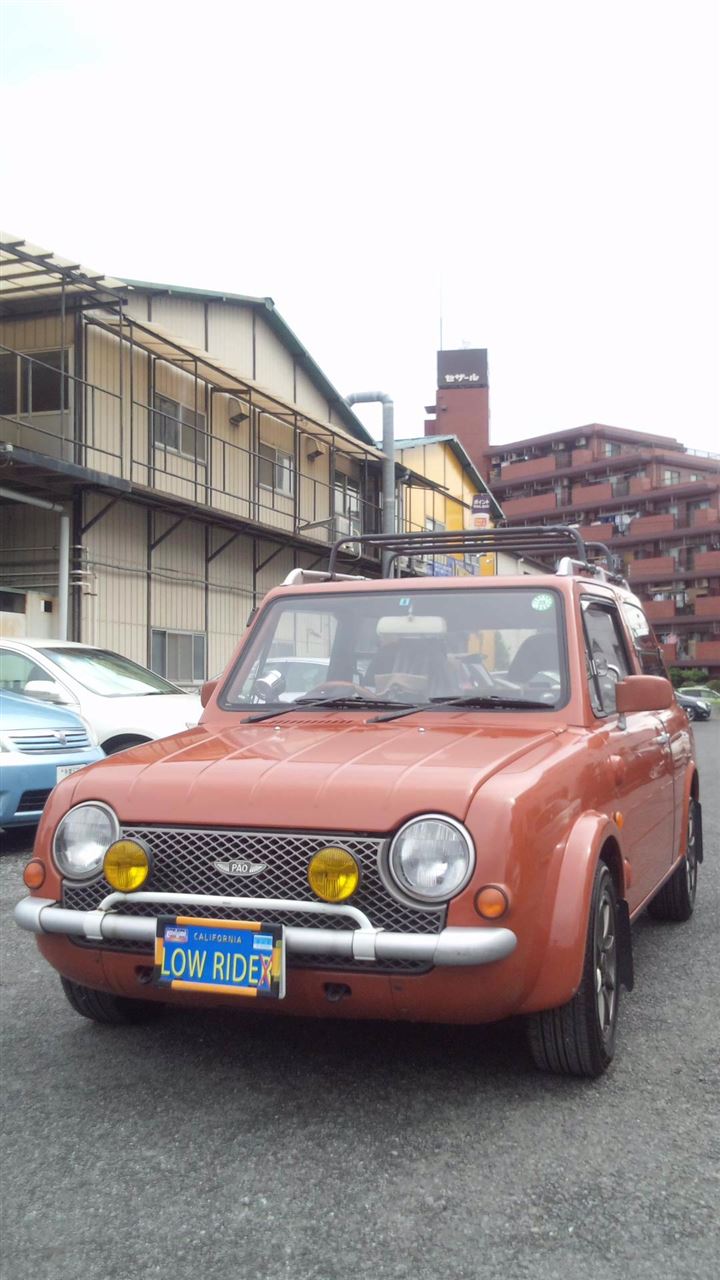 東京都立川市の車の板金塗装修理工場　ガレージローライドの日産　パオの右リヤフェンダーのキズ　へこみ　の板金　修理　塗装　です。