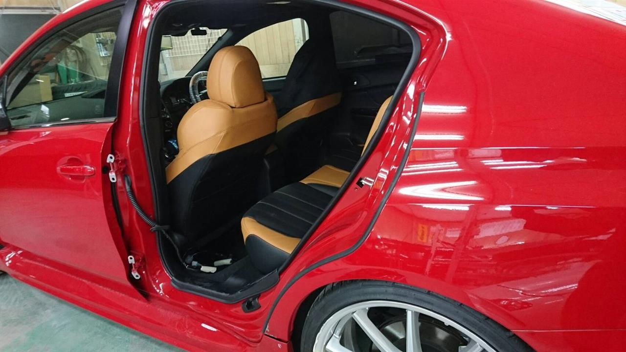 立川市の車の板金塗装修理工場　ガレージローライドのスバル　WRX　S4の左リヤドア　リヤフェンダ等のキズ　へこみ　の板金　修理　塗装　です。