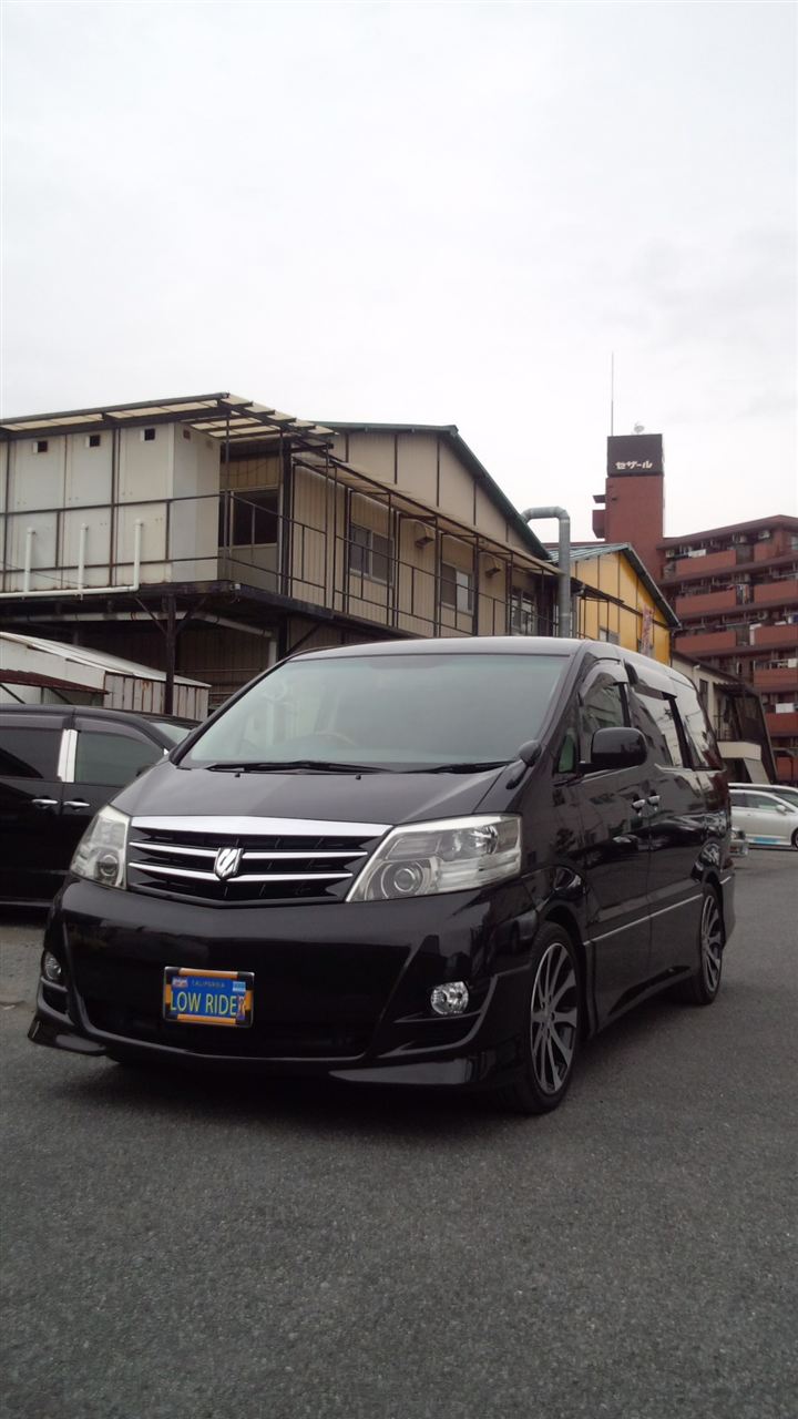 東京都立川市の車の板金塗装修理工場　ガレージローライドのトヨタ　アルファードのボディー磨き＆ウェルムガラスコート　です。