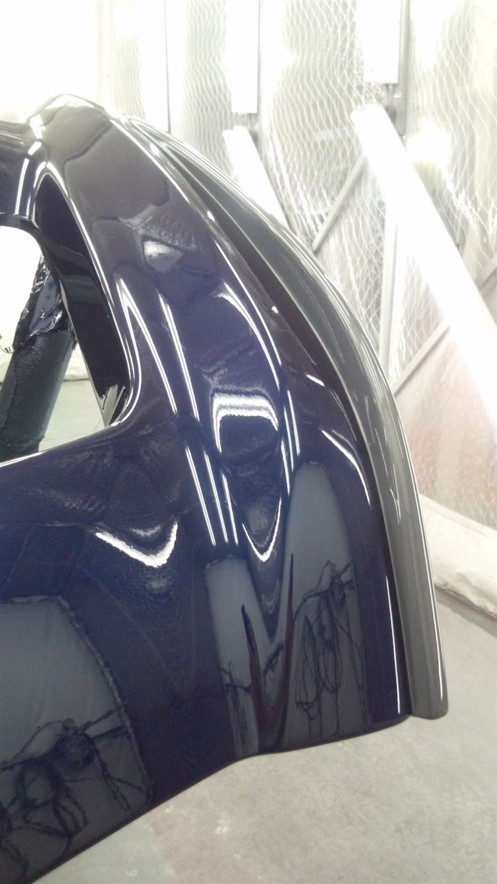 東京都立川市の車の板金塗装修理工場　ガレージローライドのマツダ　RX-8のエアロパーツ　フロントバンパーのキズ　へこみ　の板金　修理　塗装　です。