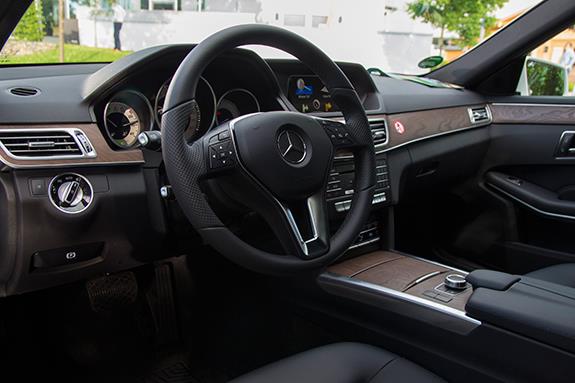 メルセデス・ベンツ ステーションワゴン Eクラス Mercedes-Benz E200 S212