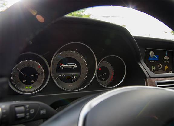 メルセデス・ベンツ ステーションワゴン Eクラス Mercedes-Benz E200 S212
