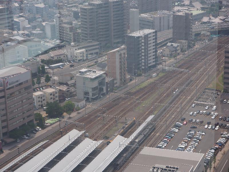 サンポート高松 高松シンボルタワー……から予讃線(いしづち11号)
