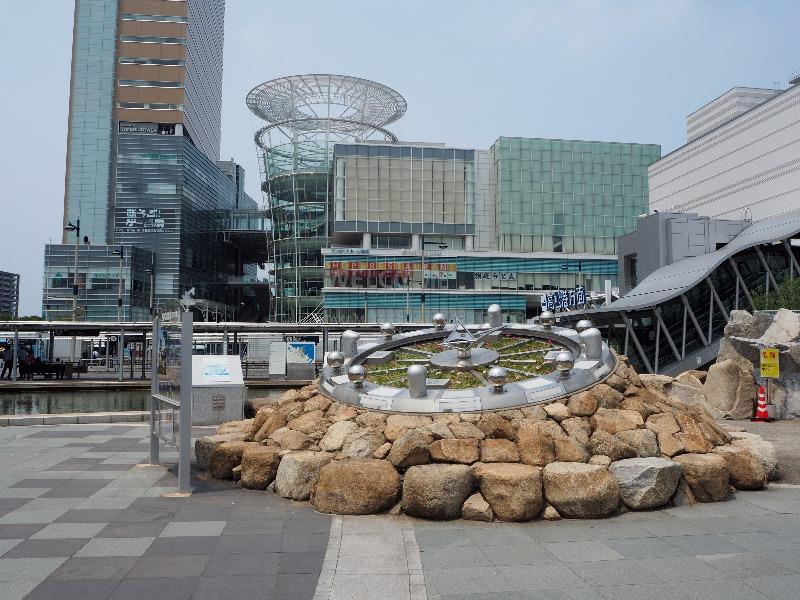 高松駅 花時計