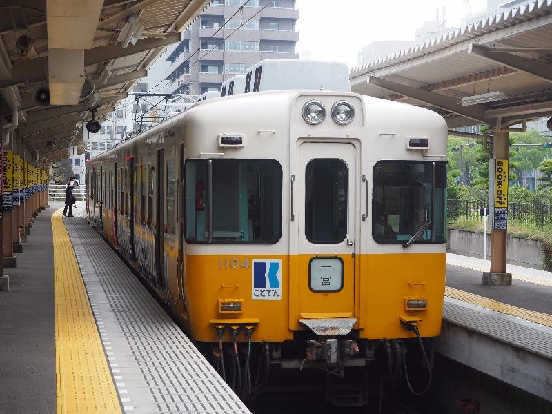 琴電 高松築港駅 1100形電車(一宮行)
