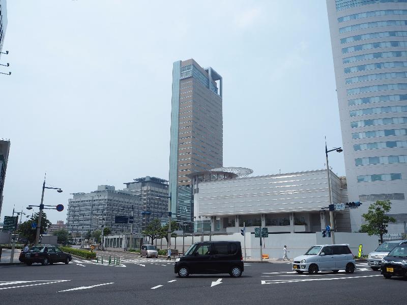 「高松駅前」交差点……からサンポート高松