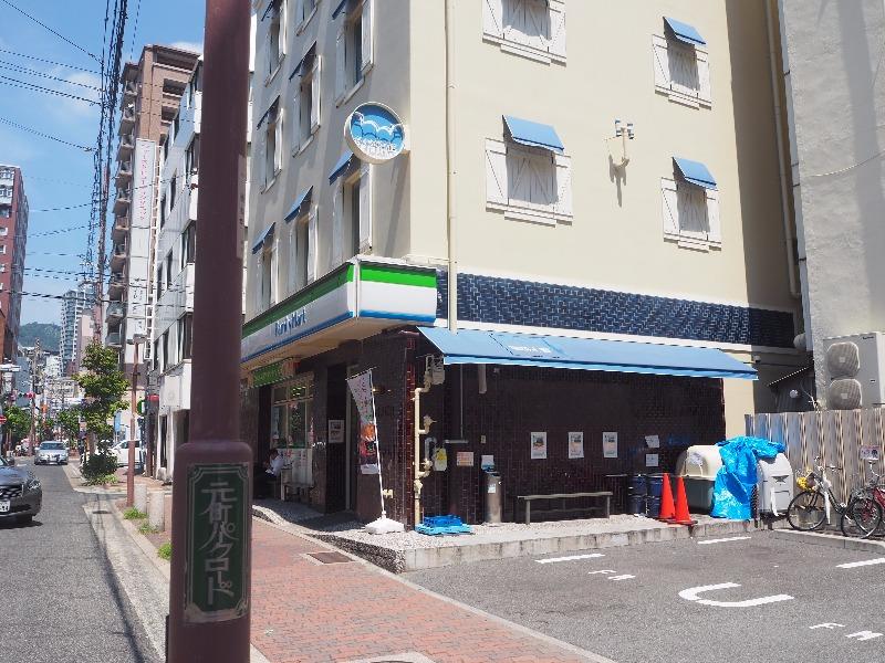 元町パークロード ファミリーマート みなと元町駅前店(2017年)