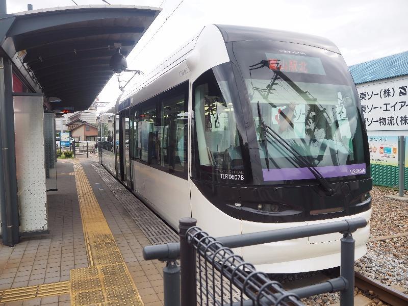 富山ライトレール 岩瀬浜駅 TLR0600形電車(TLR0607編成「すーぴー」くん)