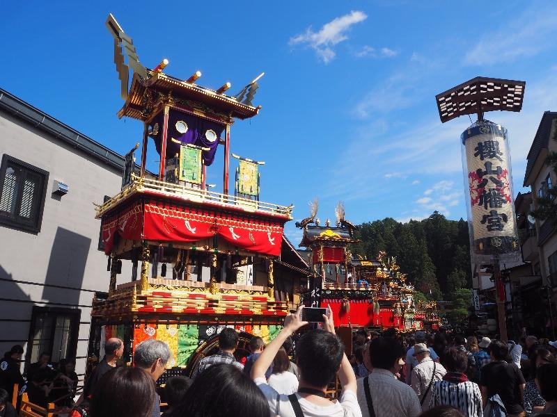 屋台曳き揃え