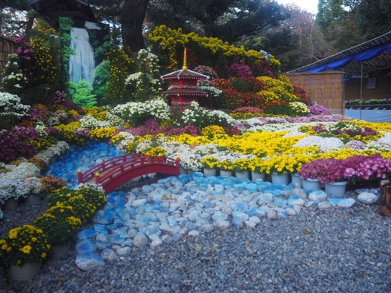 岐阜公園 菊人形 滝、三重塔