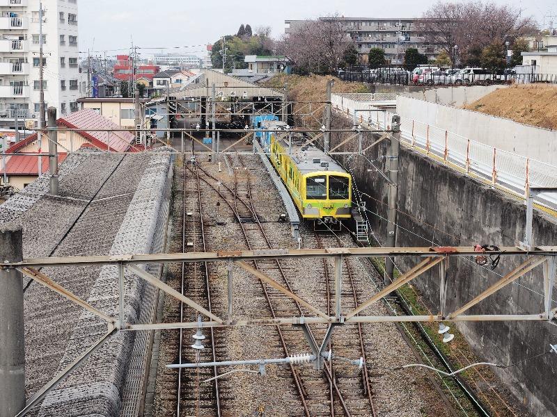 流山駅 南側歩道橋 クモハ5005-クモハ5105(なの花)