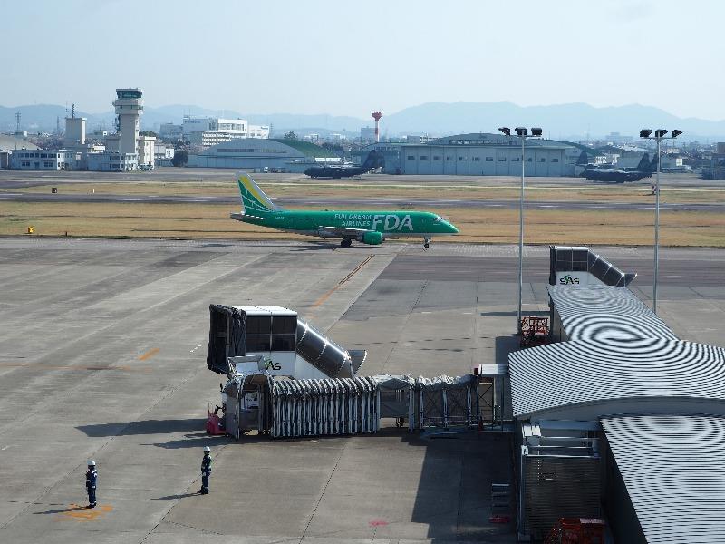 県営名古屋空港 展望デッキ FDA 300 JAL 4400便 福岡発名古屋着