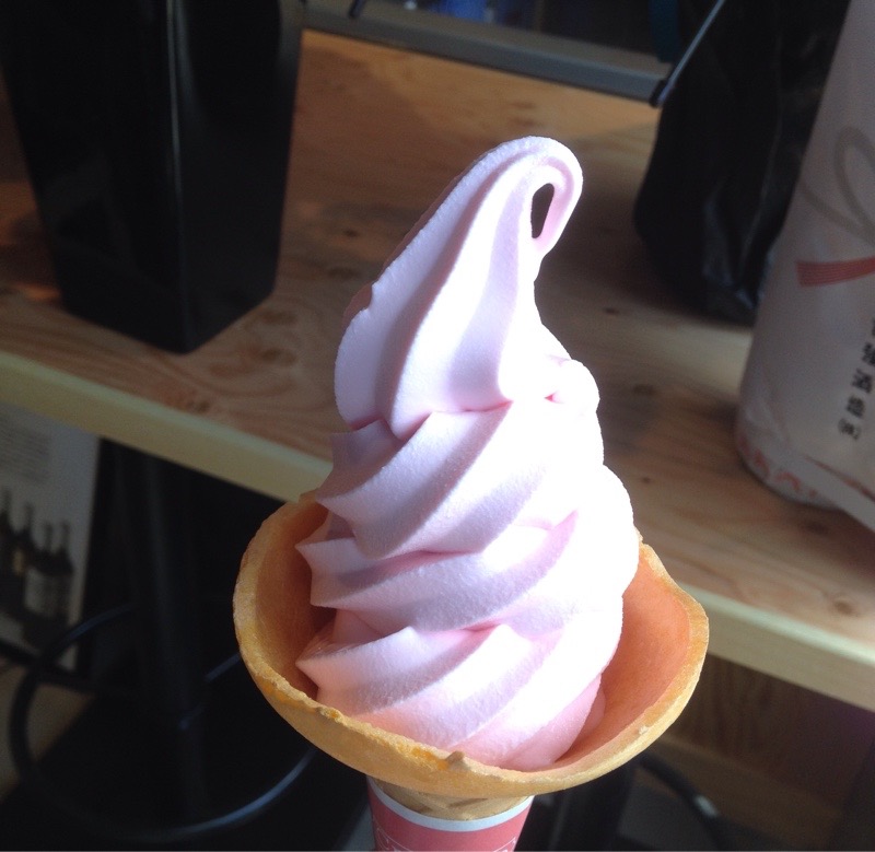 金シャチ横丁 宗春ゾーン 桜花ソフトクリーム