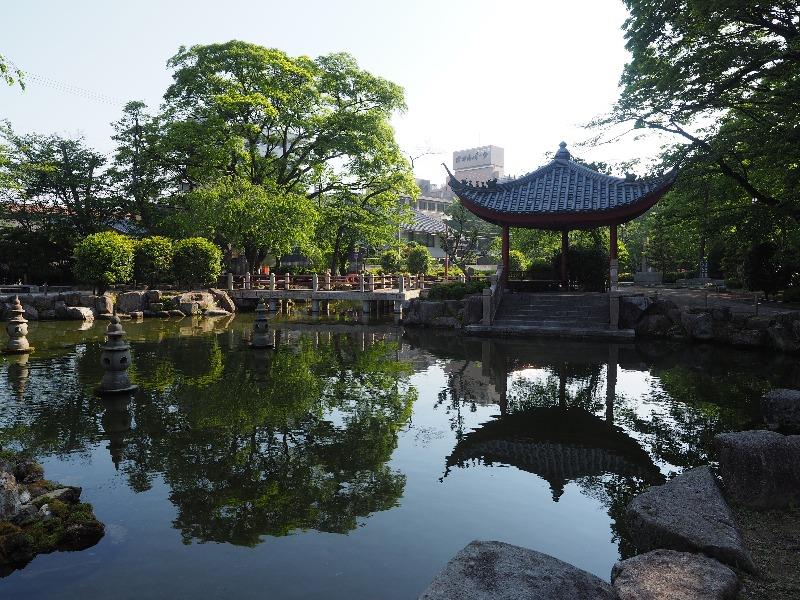 日中友好庭園 西湖を模して作られた池(3)