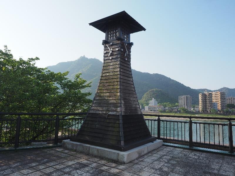 長良広場 川灯台
