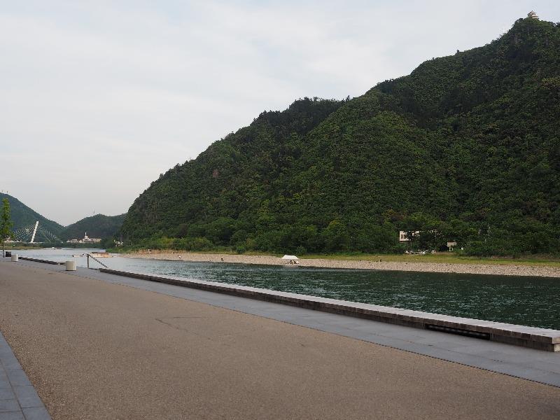 長良川プロムナード 紙兎ロペ×岐阜市 巡礼スポット