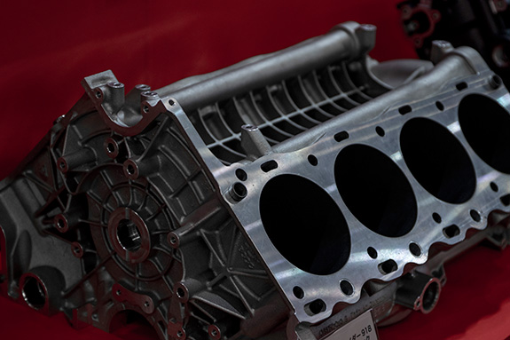 Porsche 918 Engine Block ポルシェ918のV8エンジンブロック