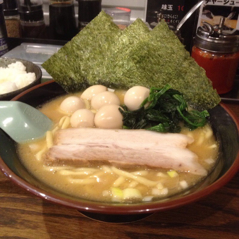 一正家 豚骨しょうゆラーメン うずら卵トッピング