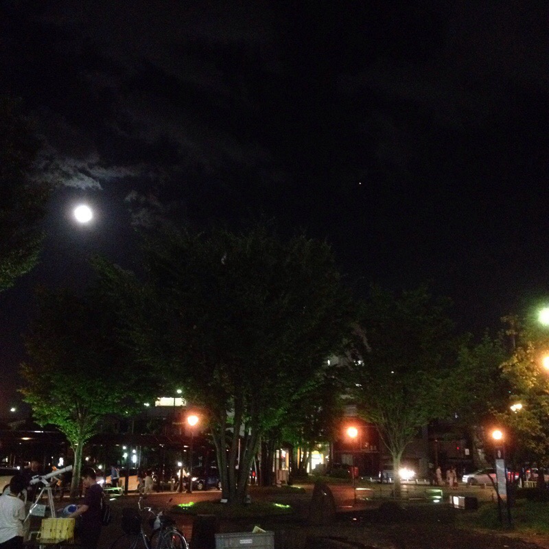 岐阜駅 南口（加納口）岐阜市科学館 駅前天体観望会（ぎふスターウォッチング）月（左・白道）、火星（右・黄道）