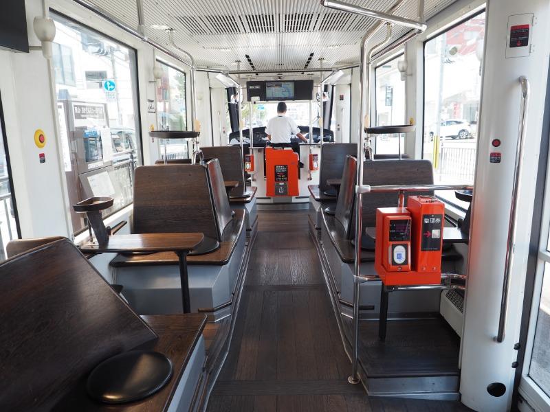 岡山電気軌道 東山・おかでんミュージアム駅 MOMO2 車内(2)