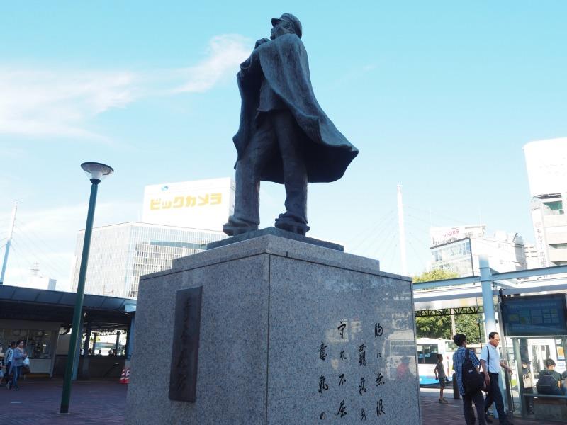 岡山駅 東口 六高マン青春感謝像