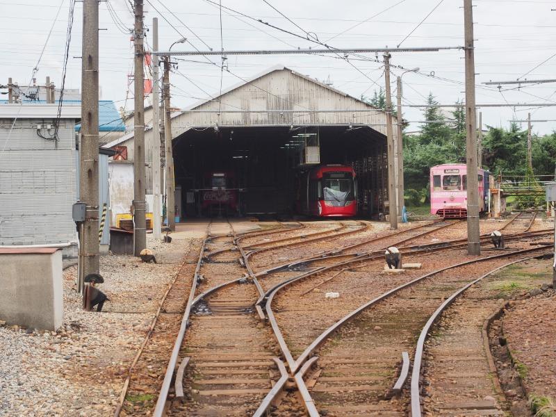 万葉線本社 車庫