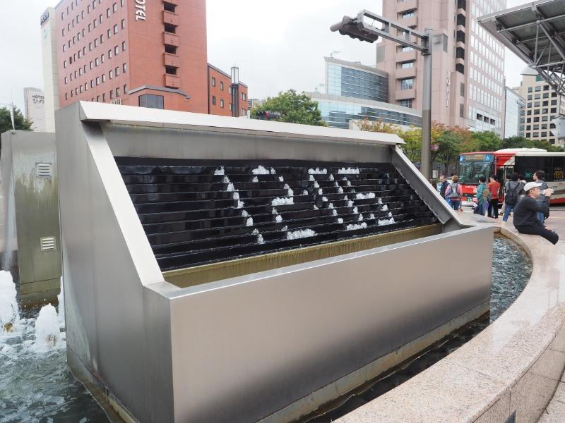 金沢駅 東口(兼六園口)噴水時計(12:05)