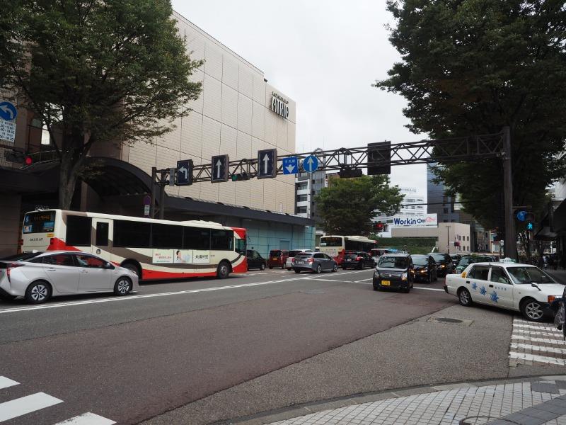 「日銀前」交差点 アトリオ前