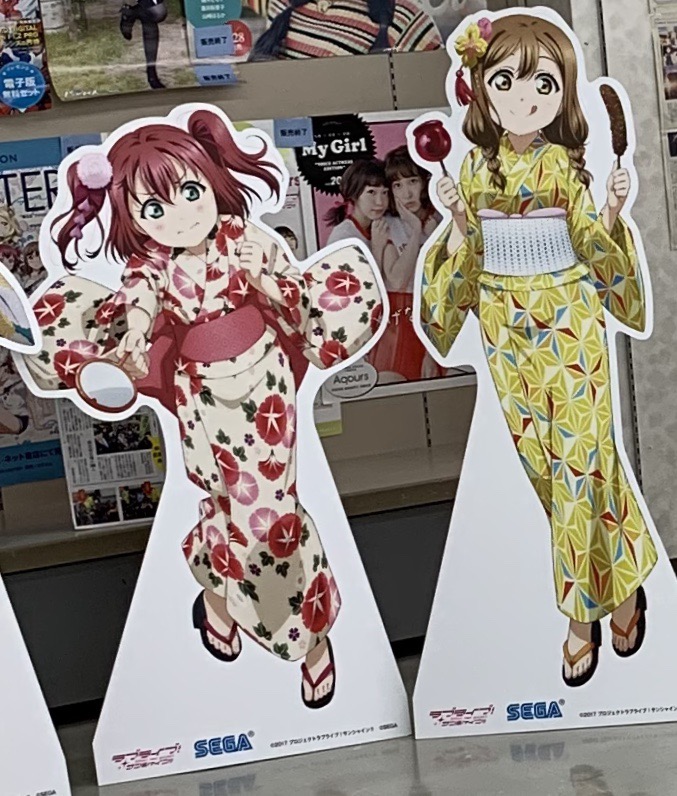 マルサン書店 仲見世本店 パネル（黒澤ルビィ、国木田花丸）