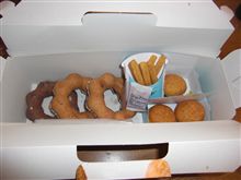 ドーナツバーガーを食べました♪