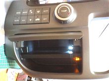 エアコンスイッチ周りの小物入れにLED