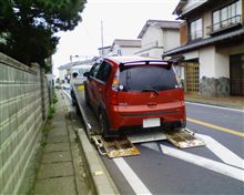 ♪あ～る 曇りの 午～前中 ディ～らーへ 続く～道♪