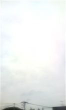 生ぬるい風と灰色雲の水曜日