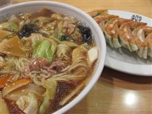 今日のランチは、「天宝」広東麺800円＋餃子200円