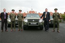 アイルランド 陸軍 ミツビシ パジェロ を 大量 導入 ・・・・