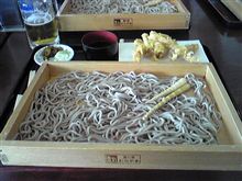 昼食は板そば