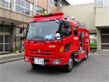 この赤い車３０００万円なり