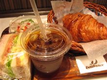今日のランチは、「Delifrance」のサンドイッチ＆クロワッサン