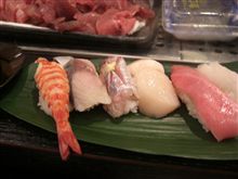 築地で寿司