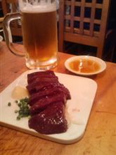 肉厚レバ刺しに生ビールは最高！