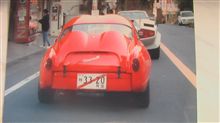 アバルトの後ろに
