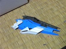 青いガンダムの青い盾