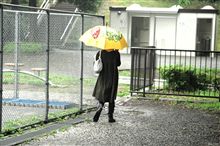 オシャレな彼女で梅雨入り決定