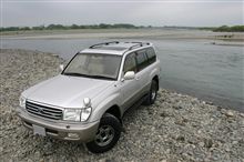 上質なランクル100の中古車をご紹介。
