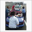 車検に並んでます。