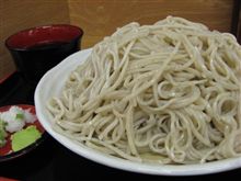 今日の夜食は、鶯谷「本陣」のもりそば370円＋特盛200円